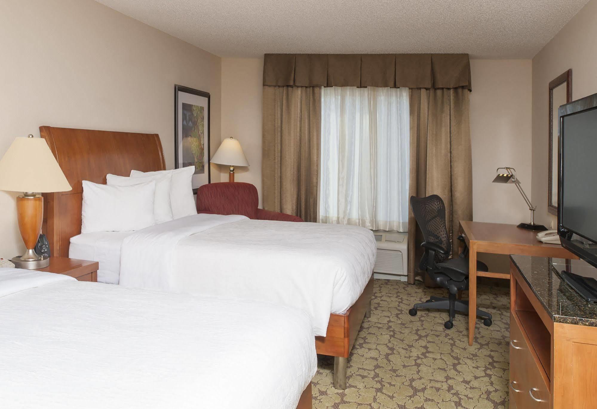 Hilton Garden Inn St. Paul Oakdale Ngoại thất bức ảnh