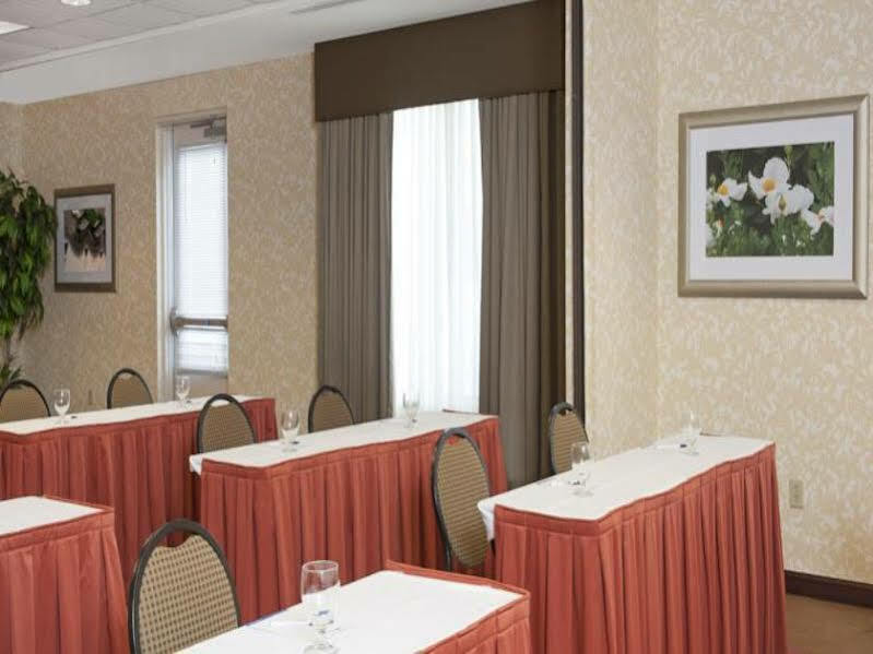 Hilton Garden Inn St. Paul Oakdale Ngoại thất bức ảnh